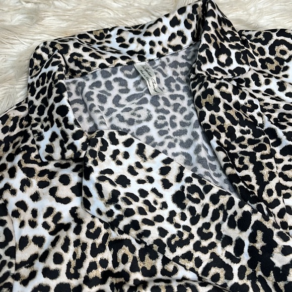 Perseption Concept size XL collared wrap front leopard print blouse - Picture 5 of 8